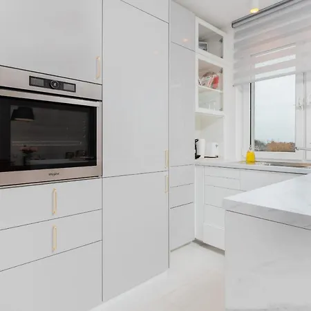 With Balcony Near The In By Renters Daire