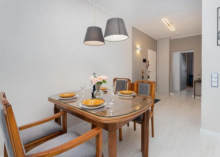 With Balcony Near The In By Renters Appartamento *