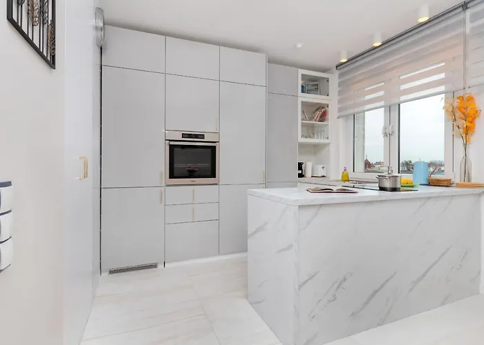 With Balcony Near The In By Renters Appartamento