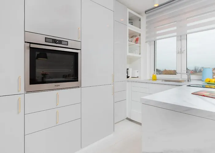 With Balcony Near The In By Renters Appartamento